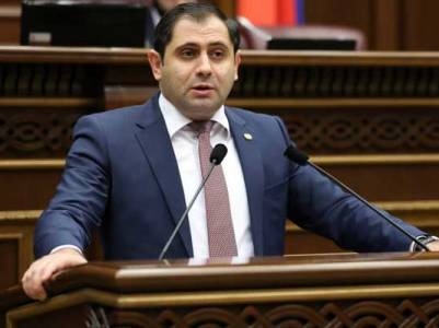 В Армении право подать заявку на прохождение срочной службы будут иметь и лица женского пола