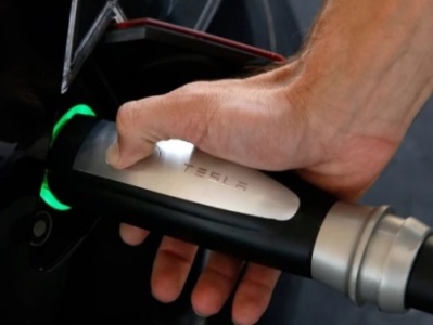 Volkswagen in talks with Tesla on North American Charging Standard