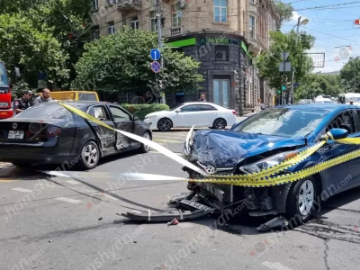 В Ереване столкнулись Volkswagen Jetta и Hyunda, есть пострадавшие
