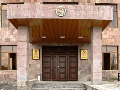 Անտառապահի կողմից պարտականությունները պատշաճ չկատարելու արդյունքում ապօրինաբար 47 ծառ է հատվել. վարույթը դատարանում է