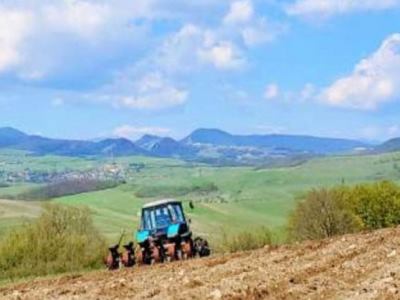 Azerbaijan opened fire on combine harvester working in Machkalashen village