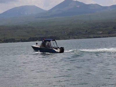 Սեւանա լճում ջրափրկարարները նկատել են լողացող քաղաքացու, ով չի կարողանում վերադառնալ ափ