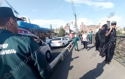 В Ереване с моста «Победа» бросился пожилой мужчина, несмотря на долгие переговоры спасателей и полицейских