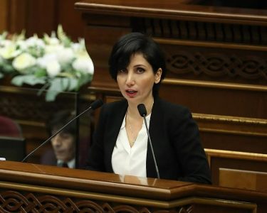 Полиция Армении будет штрафовать за нарушения при использовании государственного флага