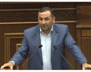 Բա ձեր մարզպետ էղած ժամանակ խողովակները հանեցին, ծախեցին, բա մի հատ խոսայիք․ ՔՊ-ական պատգամավորը Արթուր Խաչատրյանին