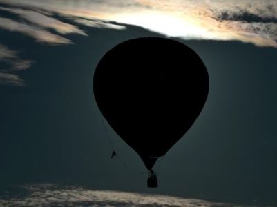 В Польше воздушный шар с 15 пассажирами задел линию электропередачи и повалил бетонные столбы