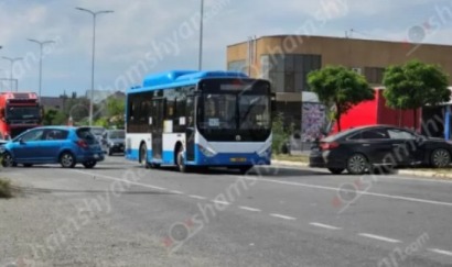 В Ереване столкнулись автомобили «Hyundai Elantra», «Hyundai Sonata» и «Nissan»
