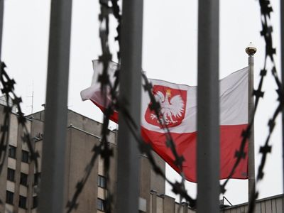 Польша собирается оставить своего посла в России