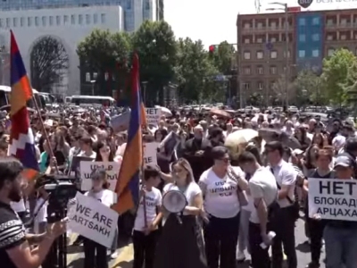 Protesters in support of Karabakh march from UN office to Russia embassy in Armenia