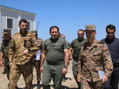Министр обороны РА посетил стройплощадки новых казарм