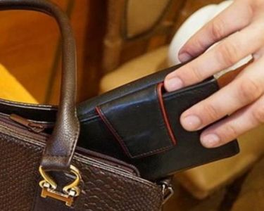 Սևանի թերակղզու լողափում «Տոյոտայից» գողացել էր պայուսակ, որի մեջ եղել են բանկային քարտեր, հեռախոս, 320 հազար դրամ