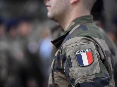 Europe 1: армия Франции испытывает дефицит кадров из-за низких зарплат и сложных условий