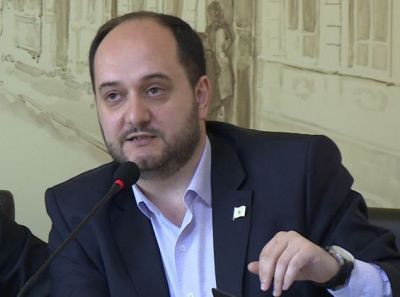 «Ժողովուրդ». Արայիկ Հարությունյանն ունեցվածք է դիզում
