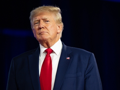 WSJ: Трамп согласился вернуть в Израиль древние керамические лампы из своего поместья