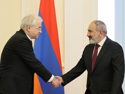 Prime Minister Pashinyan receives Igor Khovaev