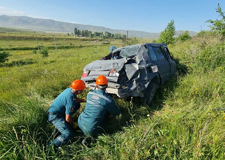 Գագարին գյուղի մոտակայքում մեքենաներ են բախվել. վարորդներից մեկը հայտնաբերվել է ճամփեզրին