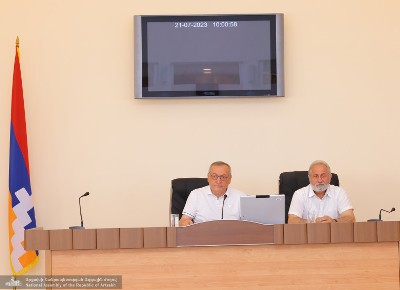 «Փաստ». Թեզերն էլ են պարտադրում