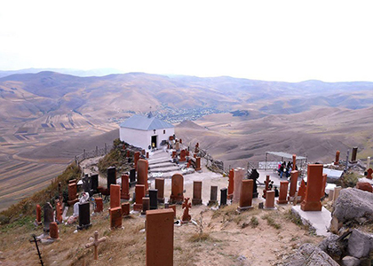 «Սուրբ Հովհաննես» կոչվող մատուռի մոտակայքում քաղաքացին ընկել և վնասել է ոտքը. Փրկարարները պատգարակով իջեցրել են նրան