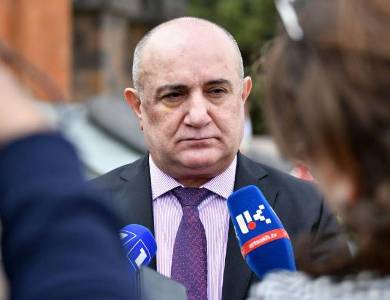 «Грапарак»: Бывший секретарь Совета безопасности Нагорного Карабаха надеется взять власть