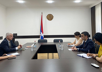 Արցախի ԱԳ նախարարը Փարիզի քաղաքապետի խորհրդականի հետ քննարկել է հումանիտար ծանրագույն իրավիճակն Արցախում