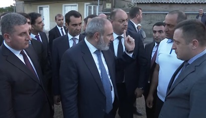 «Էն 18 թվի ճանապարհը, որ խոստացա, սարքեցի, էնտեղ սենցա՞». Փաշինյանը Լճաշենում հետեւեց ճանապարհի նորոգման աշխատանքներին