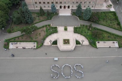 SOS․ Արցախում երիտասարդները ֆլեշմոբ են իրականացրել