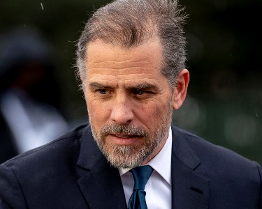 Сын Байдена получил более $5,5 млн за два года «непрекращающегося загула»