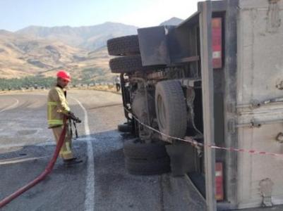 Երեւան-Մեղրի ավտոճանապարհին բեռնատար է կողաշրջվել. կան տուժածներ