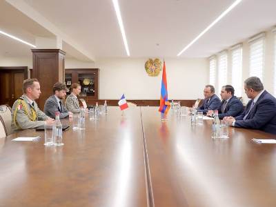 Armenia defense minister receives newly appointed France ambassador (PHOTOS)