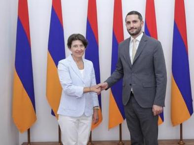 Armenia parliament vice-speaker briefs Estonia envoy on growing humanitarian crisis in Karabakh