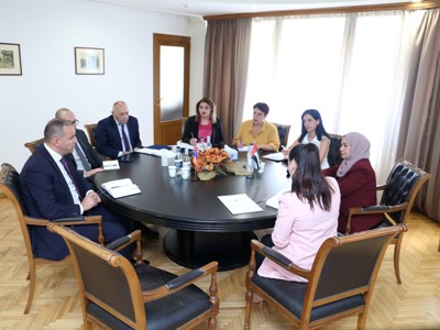 Քերոբյանը ԱՄԷ դեսպանի հետ քննարկել է տնտեսության ոլորտում համագործակցության հեռանկարային ուղղությունները