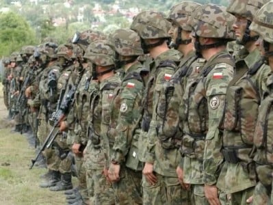 Польша намерена разместить на границе с Белоруссией 10 тысяч военнослужащих