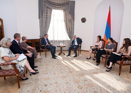Մհեր Գրիգորյանն ու Տոյվո Կլաարը քննարկել են Լեռնային Ղարաբաղում ստեղծված հումանիտար ճգնաժամը