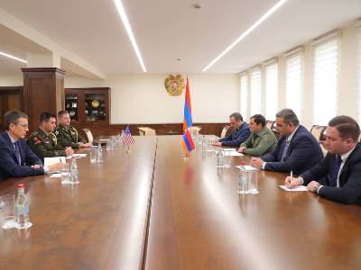 Министр обороны РА принял временного поверенного в делах США и нового военного атташе