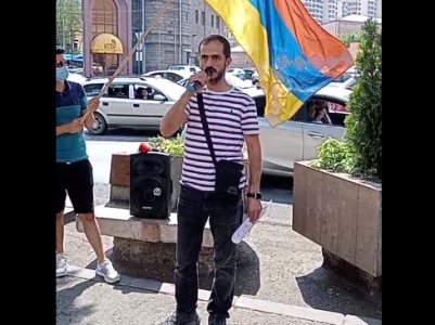 Акции протеста у зданий посольств Франции и Великобритании: ООН должна принять решительную резолюцию