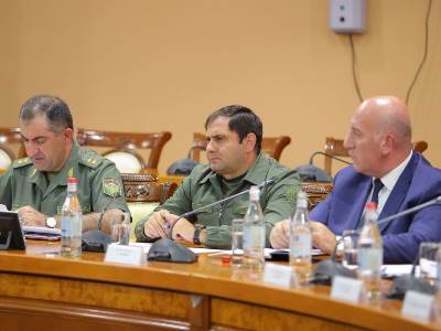 Министр обороны РА провел совещание относительно дисциплины в Вооруженных силах
