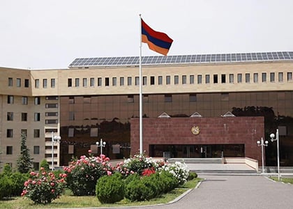 Ծնողների եւ ՊՆ պաշտոնյաների քաշքշուկի մասին լուրերն իրական չեն, Պապիկյանը կհանդիպի ծնողներին․ ՊՆ