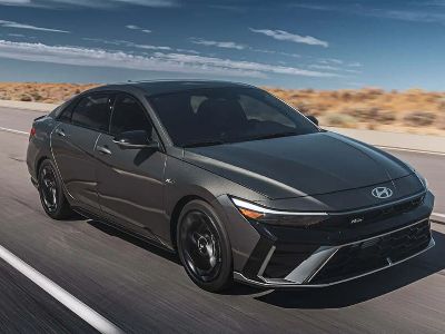 Hyundai представила обновленный седан Elantra