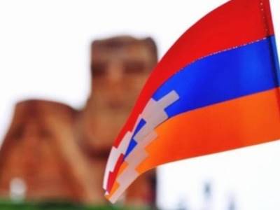 Инициировавшие митинг перед офисом ООН активисты направились в сторону французского посольства