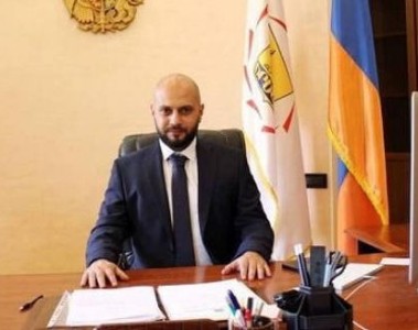 «Ժողովուրդ». Կենտրոն հանայնքի ղեկավարն անթաքույց «կաշառք» է առաջարկում երեւանցիներին