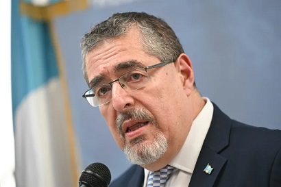 Избранный президент Гватемалы обвинил своих противников в перевороте