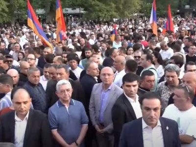 Серж Саргсян прибыл на митинг оппозиции