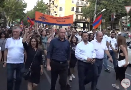 Блок «Мать Армения» присоединился к митингу оппозиции на площади Свободы в Ереване
