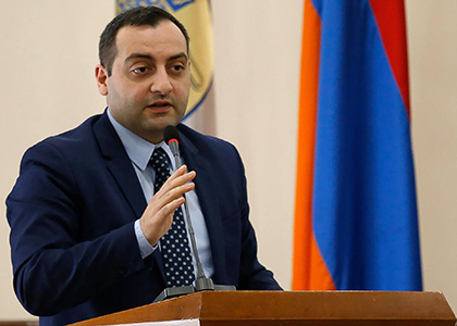 Բ3 թաղամասի սպորտդպրոցի մուտքը բաց է, ծնողները ուզում են 2-րդը բացվի. Քաղաքապետի ժպ-ն հանձնարարական տվեց