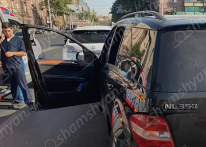 В Ереване мужчина скоропостижно скончался за рулем автомобиля