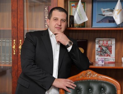 «Փաստ». Ինչո՞ւ է Վահագն Խաչատուրյանը ոսկե մեդալով պարգևատրել Նարեկ Նալբանդյանին
