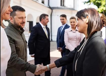 Armenia PM’s wife in Kyiv, shakes Zelenskyy's hand (PHOTOS)
