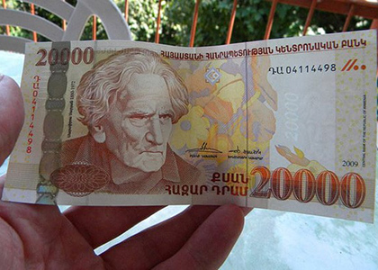Մասիսում 18-ամյա տղան առցանց խանութից գնված հուշանմուշ թղթադրամ է տվել խանութի աշխատակցուհուն՝ խնդրելով մանրել այն