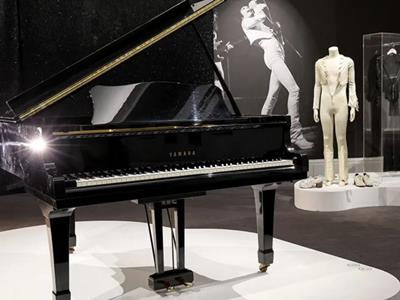 Freddie Mercury's grand piano sold for almost €2M