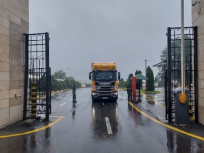 Media: Russian Red Cross cargo with food for Karabakh Armenians moves towards Aghdam